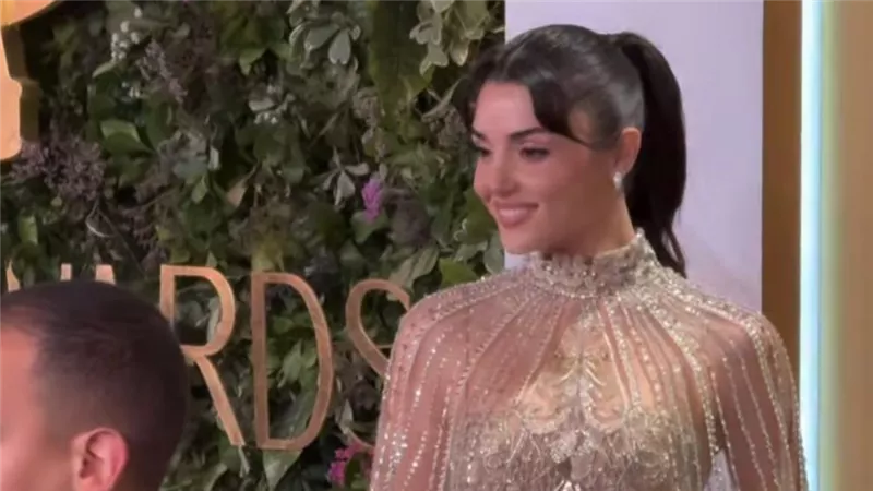 خالد أرغنتش وهاندا ارتشيل وهازال كايا وإلهام شاهين على كاربت «Joy Awards»