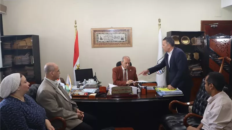بحث سبل تحسين آليات إدارة الموارد البشرية وتحسين منظومة العمل ببني سويف 