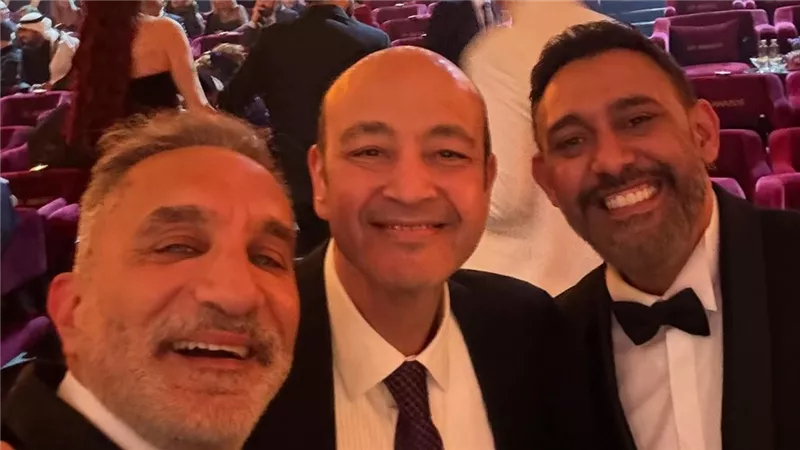 أحلام العصاري تتحقق.. باسم يوسف وعمرو أديب وعمرو مصطفى في سيلفي الصلح
