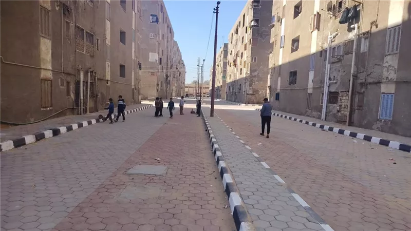 محافظ أسيوط: أعمال متقدمة في تركيب بلاط الانترلوك بمنطقة كيلاني بديروط 
