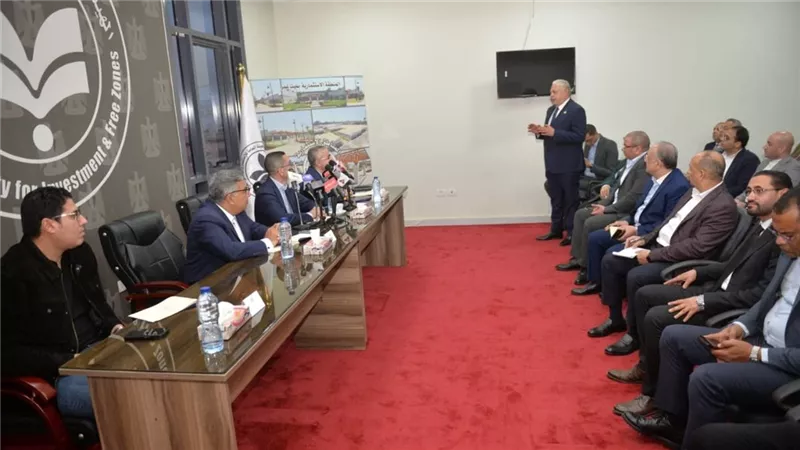 وزير الاستثمار ومحافظ الدقهلية يعقدان لقاء مع المستثمرين بميت غمر  