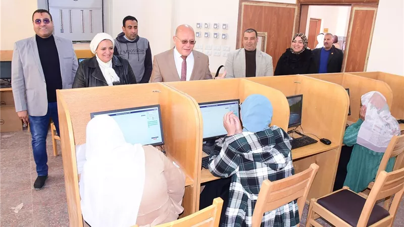 3497 طالب وطالبة يؤدون امتحانات كلية التمريض بسوهاج بمركز الاختبارات 
