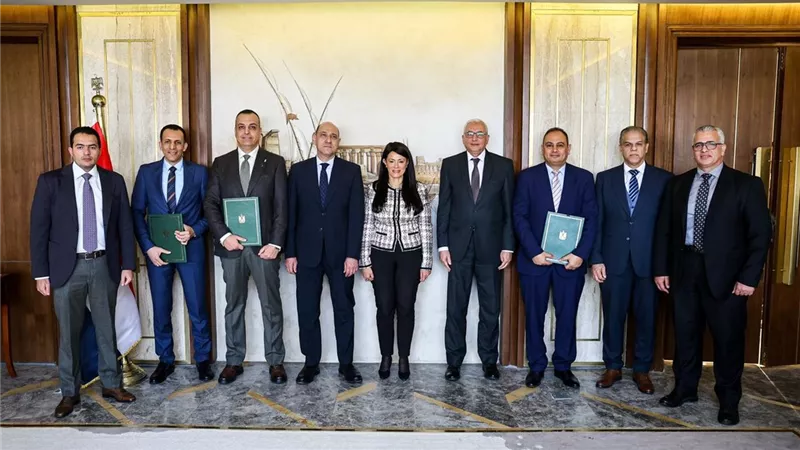 بروتوكول تعاون بين التخطيط والداخلية لتسلم 10مراكز تكنولوجية متنقلة 