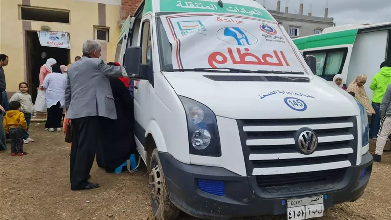 قافلة طبية شاملة تخدم أكثر من 1300 مواطن بعزبة ثلاثة في دمياط