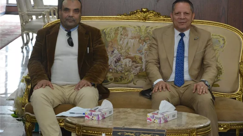 رئيس جامعة دمياط يشهد تسليم موقع مشروع إنشاء وتجهيز مبنى المعامل المركزية