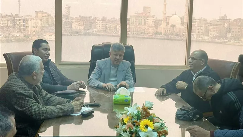 رئيس الغرفة التجارية بدمياط يبحث مع شعبة الاستثمار خطط تطوير المشروعات العقاري