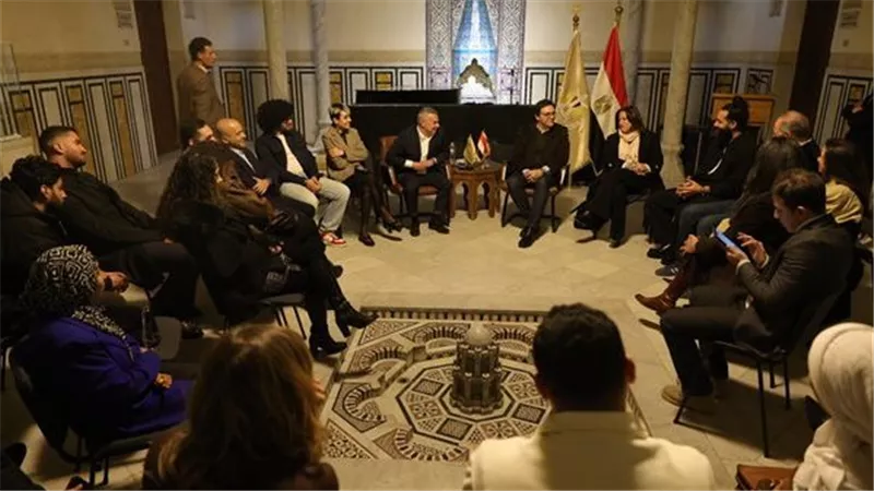 وزير الثقافة يلتقي عددًا من صُنّاع المحتوى الثقافي والتراثي 
