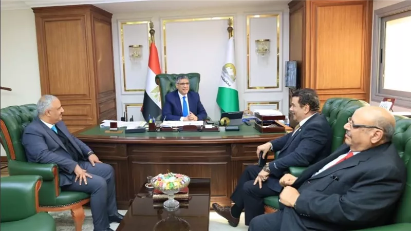 محافظ الجيزة يبحث استعدادات استضافة كأس العالم للقوة البدنية بمنطقة الهرم