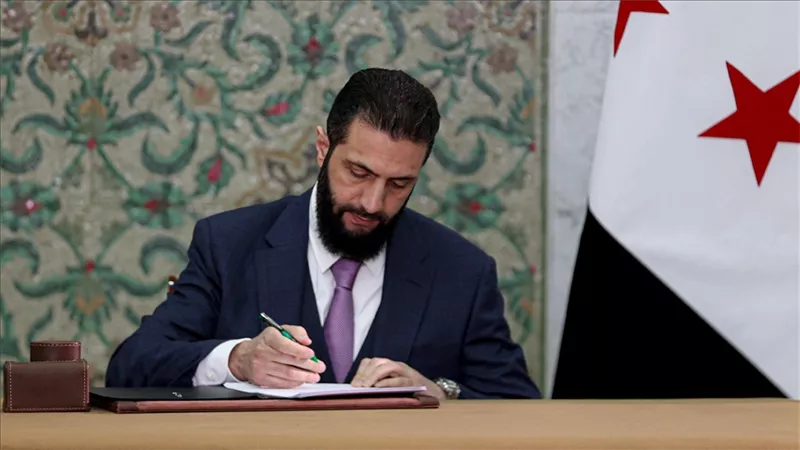 مدير المرصد السوري: أحمد الشرع يلعب دور يتجاوز مجرد إسقاط نظام بشار الأسد
