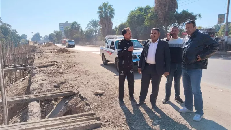 محافظ أسيوط يتابع أعمال تطوير ورفع كفاءة مداخل المراكز والقرى