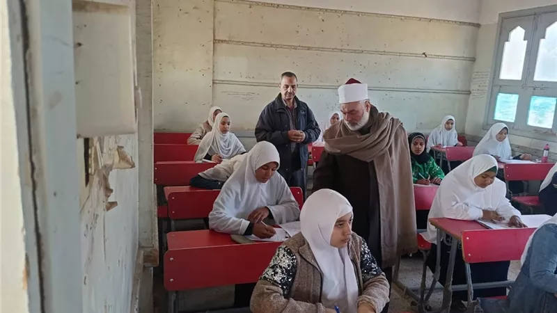 رئيس منطقة سوهاج الأزهرية يتفقد لجان الطليحات ويطمئن على انتظام الامتحانات