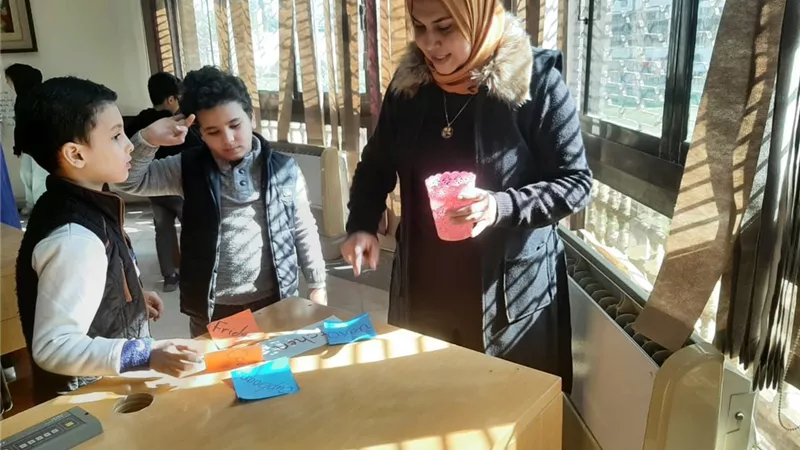ورش تفاعلية لتنمية المهارات اللغوية للأطفال بمكتبة مصر العامة بدمنهور 