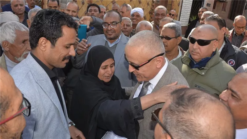 لا إزالة لكشك الكورنيش.. محافظ الأقصر يوجه بتوفير بديل لأسرة من ذوي الهمم