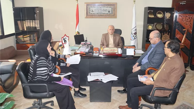 بني سويف تبحث تذليل معوقات الاستثمار بالمناطق الصناعية