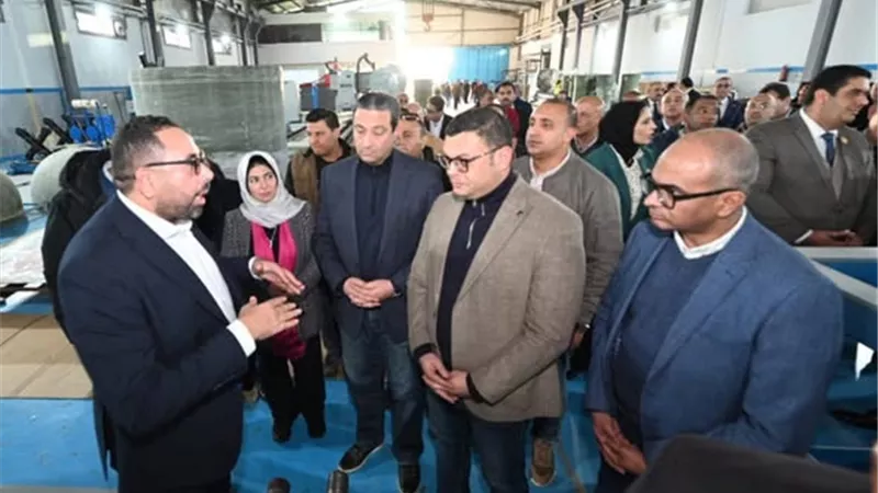 وزير الإسكان يتفقد المنطقة الحرة بدمياط الجديدة ويؤكد دعم الصناعة الوطنية