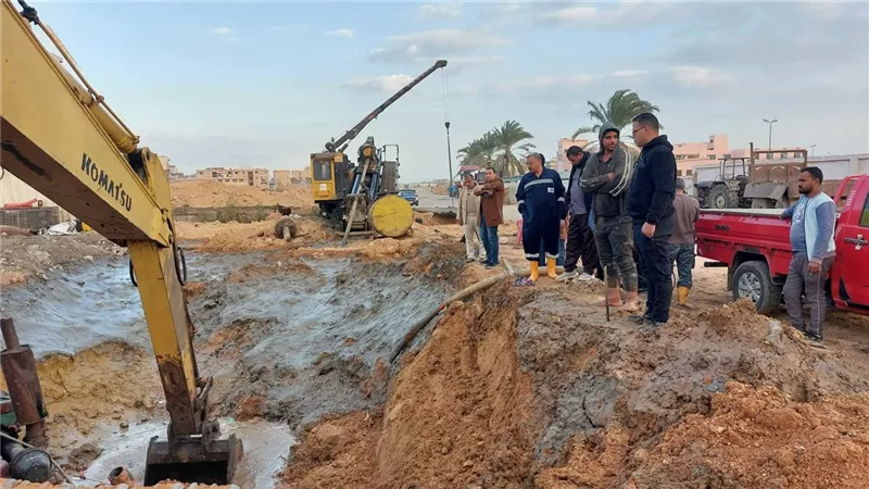 إصلاح خط المياه الرئيسي بمحطة كفر الدوار.. وبدء وصول المياه للمنازل