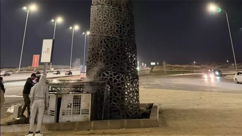 الحماية المدنية تسيطرة على حريق نشب بلافتة إعلان بطريق السويس 