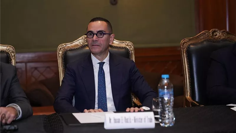 وزير الاستثمار يفتح أبواب التعاون الصناعي مع كبرى شركات النسيج التركية