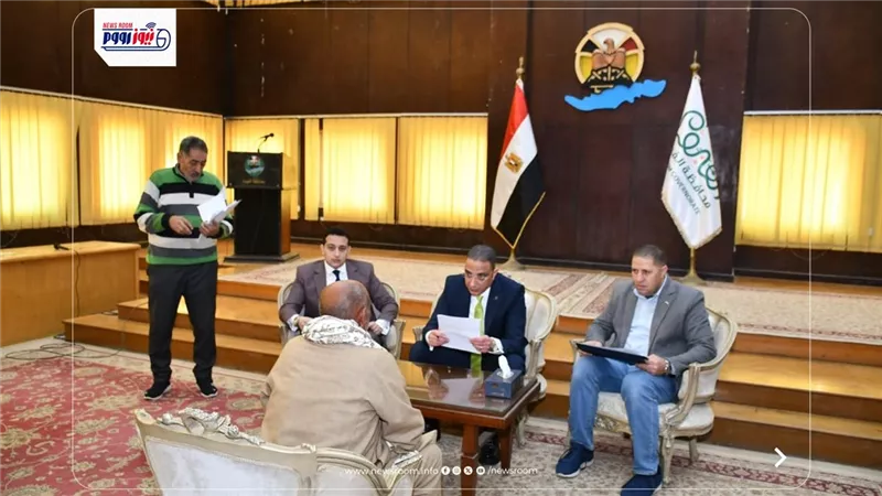 محافظ الفيوم يكلف المسؤولين بحلول عملية للصرف الصحي ورفع الإشغالات