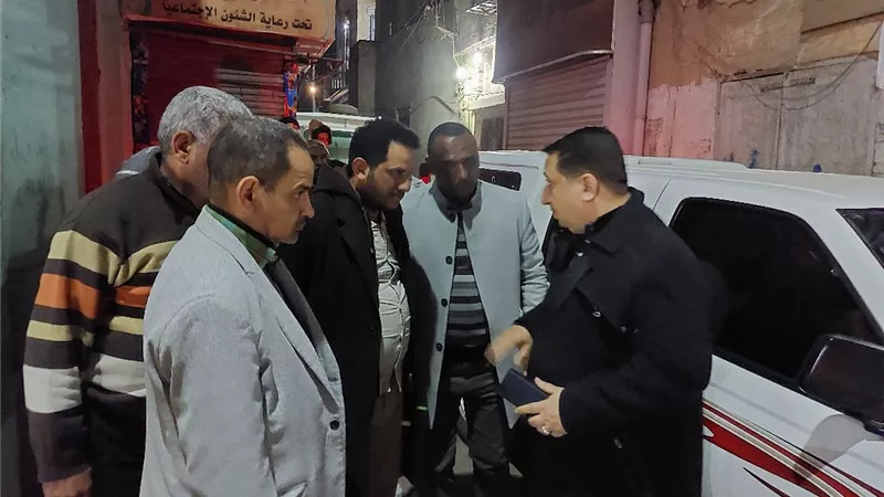 خلال حملة ليلية مفاجئة.. ضبط مخزن مواد غذائية منتهية الصلاحية بسوهاج | صور 