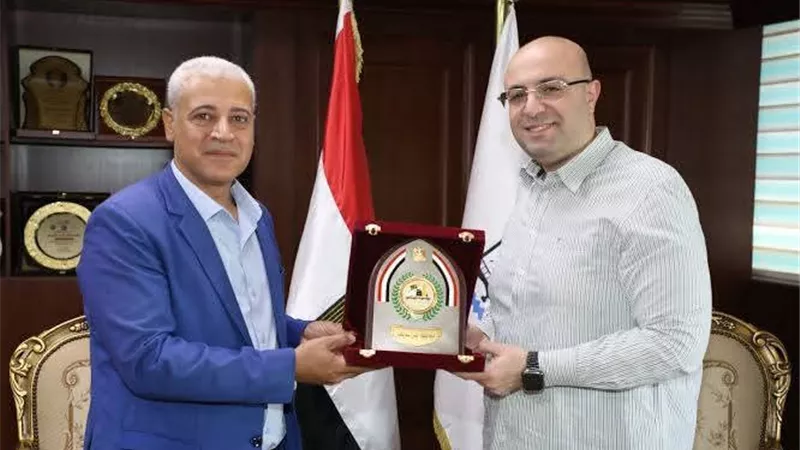 حسم شكوى خاصة بتطهير مسقى بقرية دموشيا ببني سويف وإصدار تراخيص لمحال أعلاف