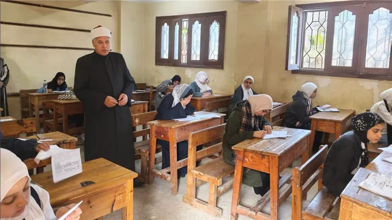 طلاب الشهادة الإعدادية الأزهرية يؤدون «العلوم والإنجليزية»