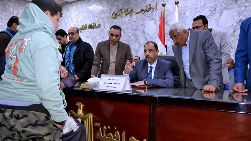 محافظ سوهاج يعقد اللقاء الجماهيري الأسبوعي ويؤكد الالتزام بالاستجابة الفورية 