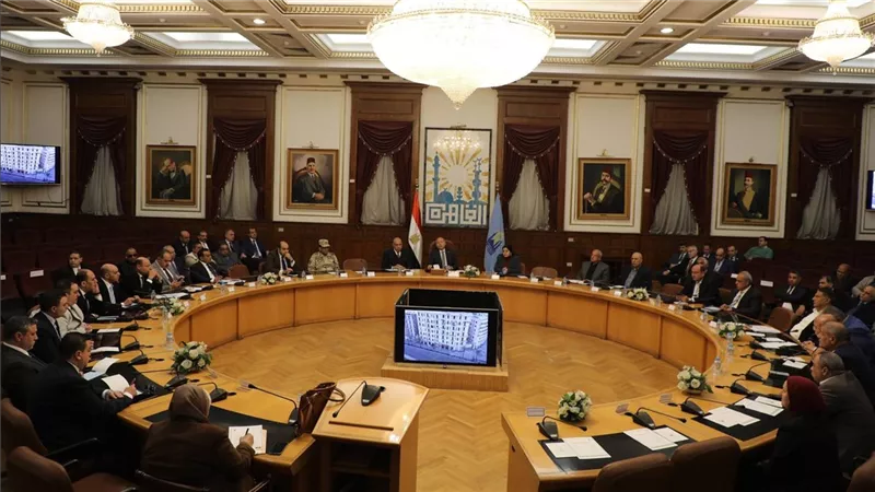 محافظ القاهرة يلتقي نواب البرلمان الجدد لتعزيز التعاون وتحسين خدمات المواطنين