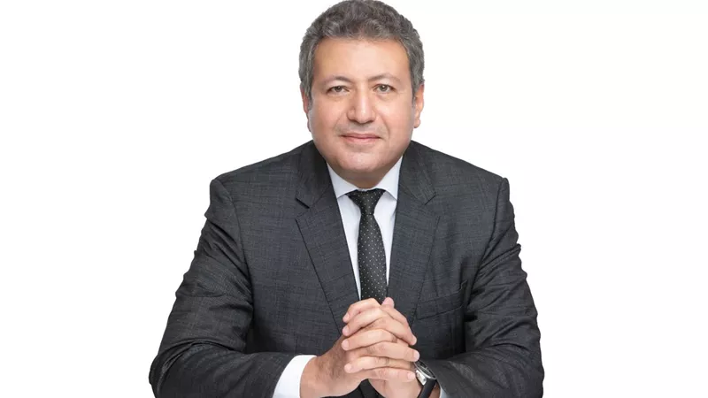 استجابة للمواطنين.. طارق شكري يحصل على الموافقة لفرش مسجدي النعام وعباد الرحمن