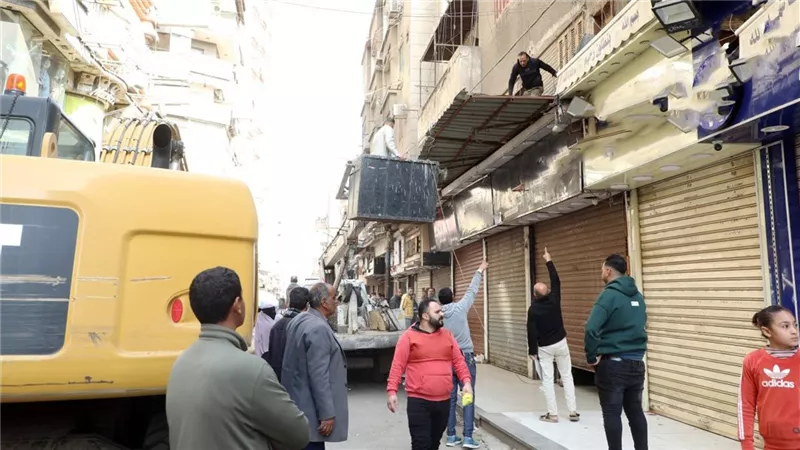 محافظ الشرقية يقود حملة مكبرة لرفع كافة الإشغالات وفصل وصلات الكهرباء