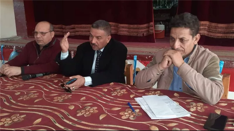 مدير تعليم قنا يناقش الإجراءات الإدارية والفنية لبداية الفصل الدراسي الثاني