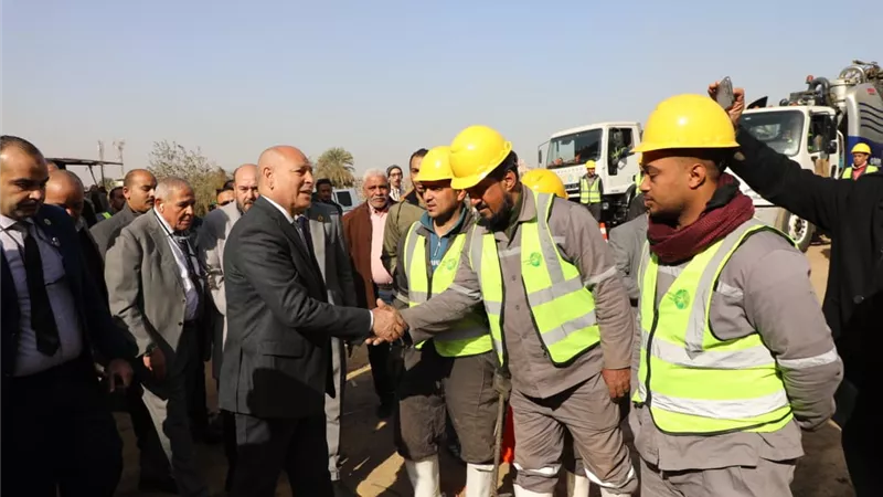 محافظ القاهرة يفتتح مشروع مد خطوط الصرف الصحي بالزاوية الحمراء