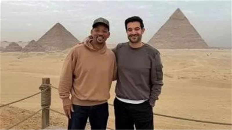 النجم العالمي ويل سميث يحتفي بزيارته إلى الأهرامات.. تجربة فريدة 