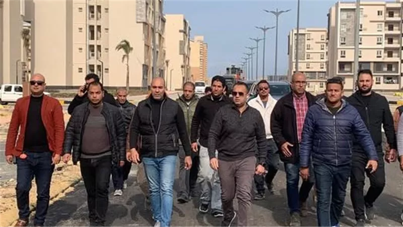 رئيس جهاز العلمين الجديدة يتفقد مشروعات الإسكان والطرق ويوجه بإسراع التنفيذ