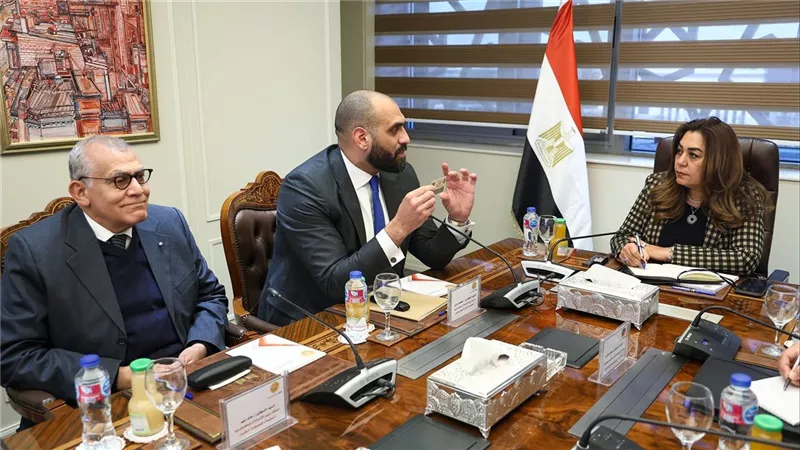 تبسيط إجراءات تراخيص المحال العامة على المواطنين وتخفيضات في دفع الرسوم