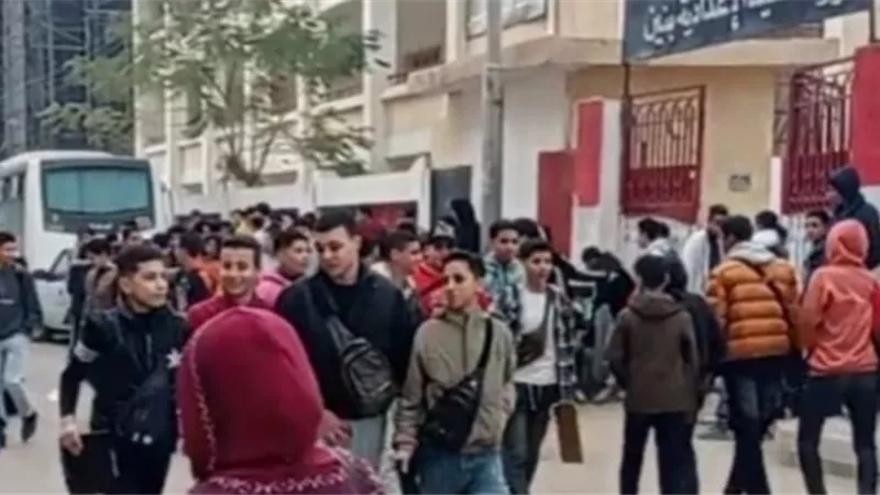 طلاب الشهادة الإعدادية بالبحيرة يؤدون امتحاني «الجبر وتكنولوجيا المعلومات»