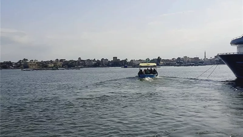 طقس غائم ورياح شديدة وتوقف حركة الصيد لارتفاع الأمواج بالبحيرة
