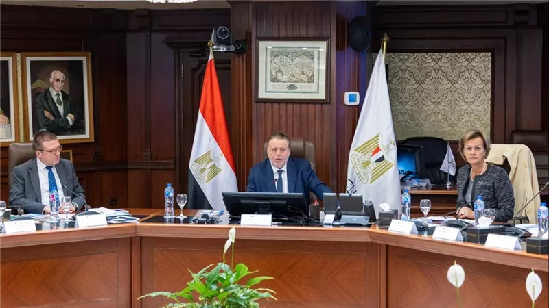 محافظ المركزي المصري وسفيرة الاتحاد الأوروبي يفتتحان اجتماعًا إفريقيًا  
