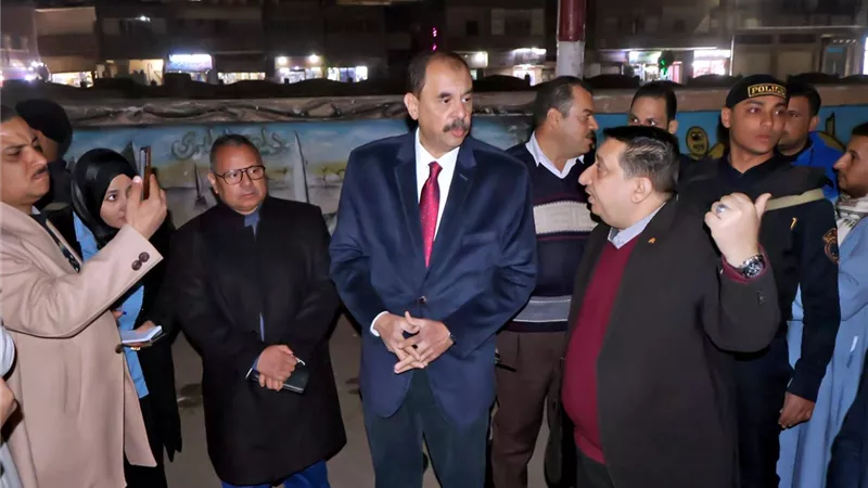 محافظ سوهاج يوجه بوضع تصورات جديدة لتطوير المواقف وتنظيم حركة المرور
