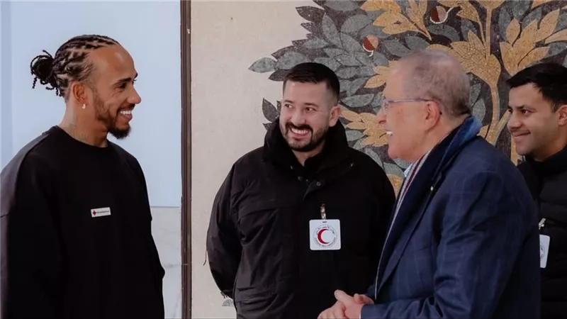 لويس هاميلتون نفسيته تتحسن بعد زيارة الأردن ويدعو لتسليط الضوء على غزة
