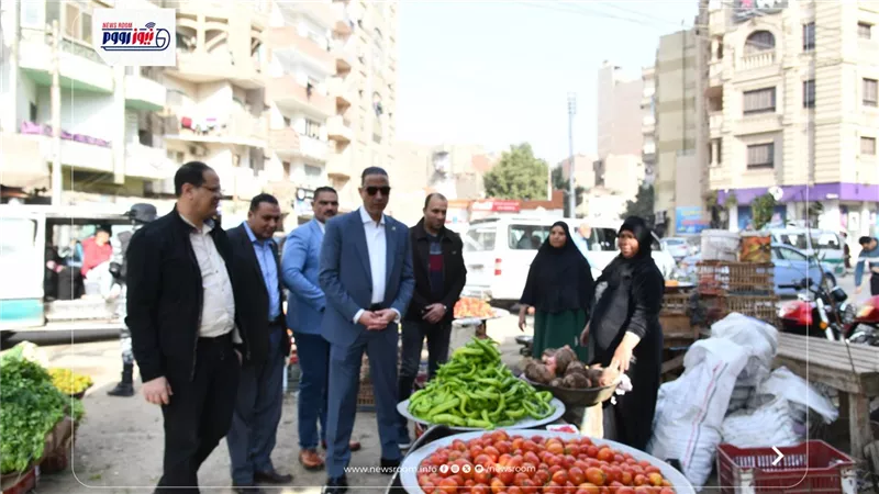 جولة ميدانية.. محافظ الفيوم يتفقد محال بيع السلع الغذائية وسوق الخضار والفاكهة