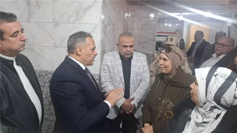 محافظ الشرقية يفاجئ المركز التكنولوجي بههيا لمتابعة سير العمل ومعدلات الإنجاز