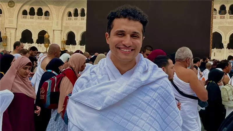 الأحلام بتتحقق.. مصطفى عماد يؤدي مناسك العمرة |بالصور 
