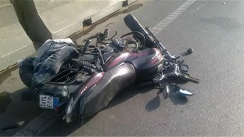 مصرع شاب وإصابة آخر في انقلاب دراجة نارية بقرية البلايزة في أسيوط