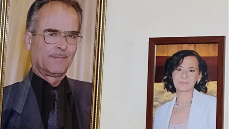 بقوا صورة على الحيط.. دوللي شاهين تشتاق لوالدها ووالدتها 