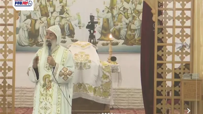 مطران نقادة يترأس القداس الألهي لطقس سيامة شمامسة جدد بدير الملاك|صور