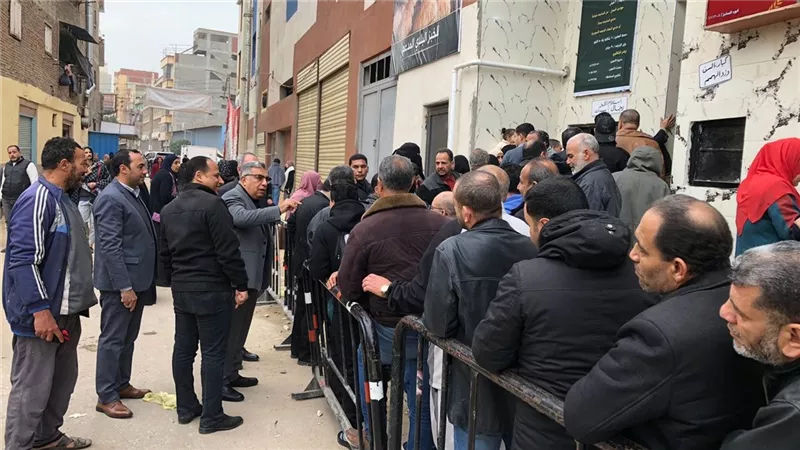 محافظ الدقهلية يتفقد انتظام وسير العمل بمخبز المحافظة الكبير بالمنصورة