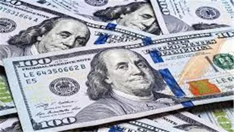 الدولار يهوي لأدنى مستوى في 4 سنوات.. هل فقدت الأسواق الثقة في واشنطن؟