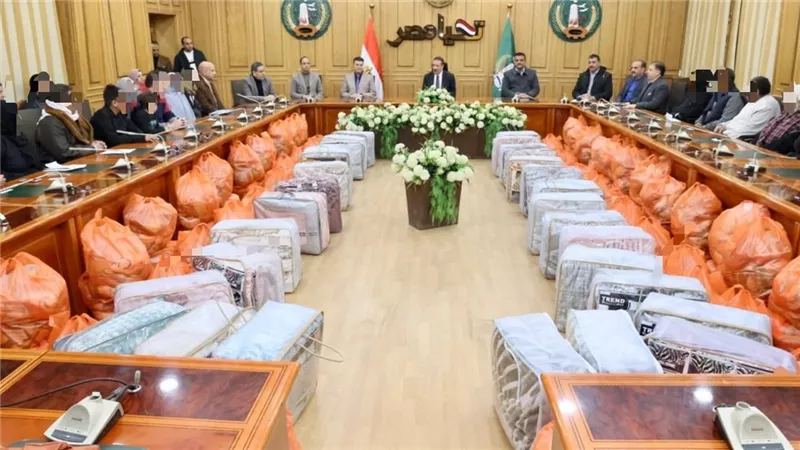  محافظ المنوفية يلتقى 60 حالة إنسانية من أبناء المحافظة ويصرف مساعدات مالية