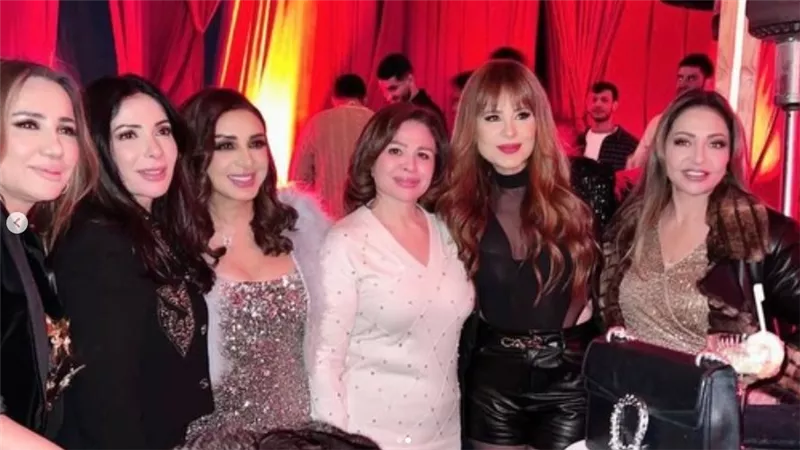 ليلي علوي لـ أنغام بعد فوزها بجائزة Joy Awards : كل سنة وإنتِ عنوان الإحساس